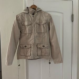 Carry spring jacket